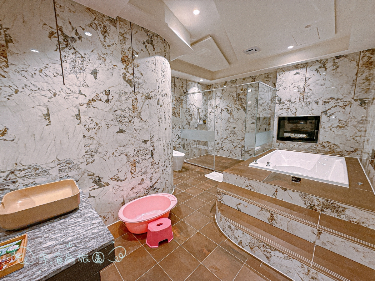 🌟新竹住宿|艾薇兒車旅宿 I WILL MOTEL|2025新竹湖口新開幕✨房內KTV+大浴缸超享受🎤泡湯唱歌一次滿足的高質感旅宿推薦💖 - 第13張圖