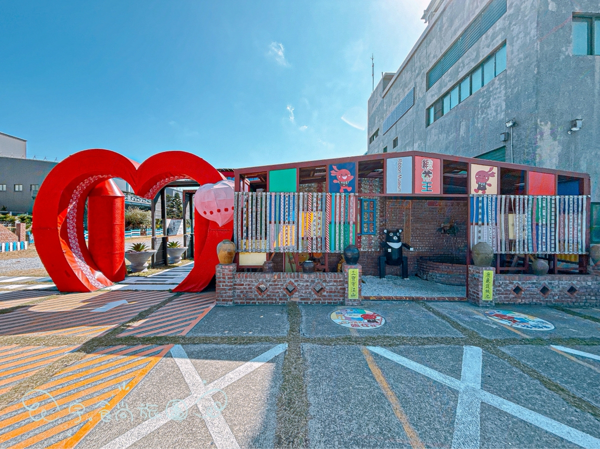 🎀 彰化親子景點|緞帶王觀光工廠|一日遊新亮點💖繽紛緞帶的魔法世界✨免費入園×DIY手作✨親子放電首選! - 第2張圖 🎀 彰化親子景點|緞帶王觀光工廠|一日遊新亮點💖繽紛緞帶的魔法世界✨免費入園×DIY手作✨親子放電首選!