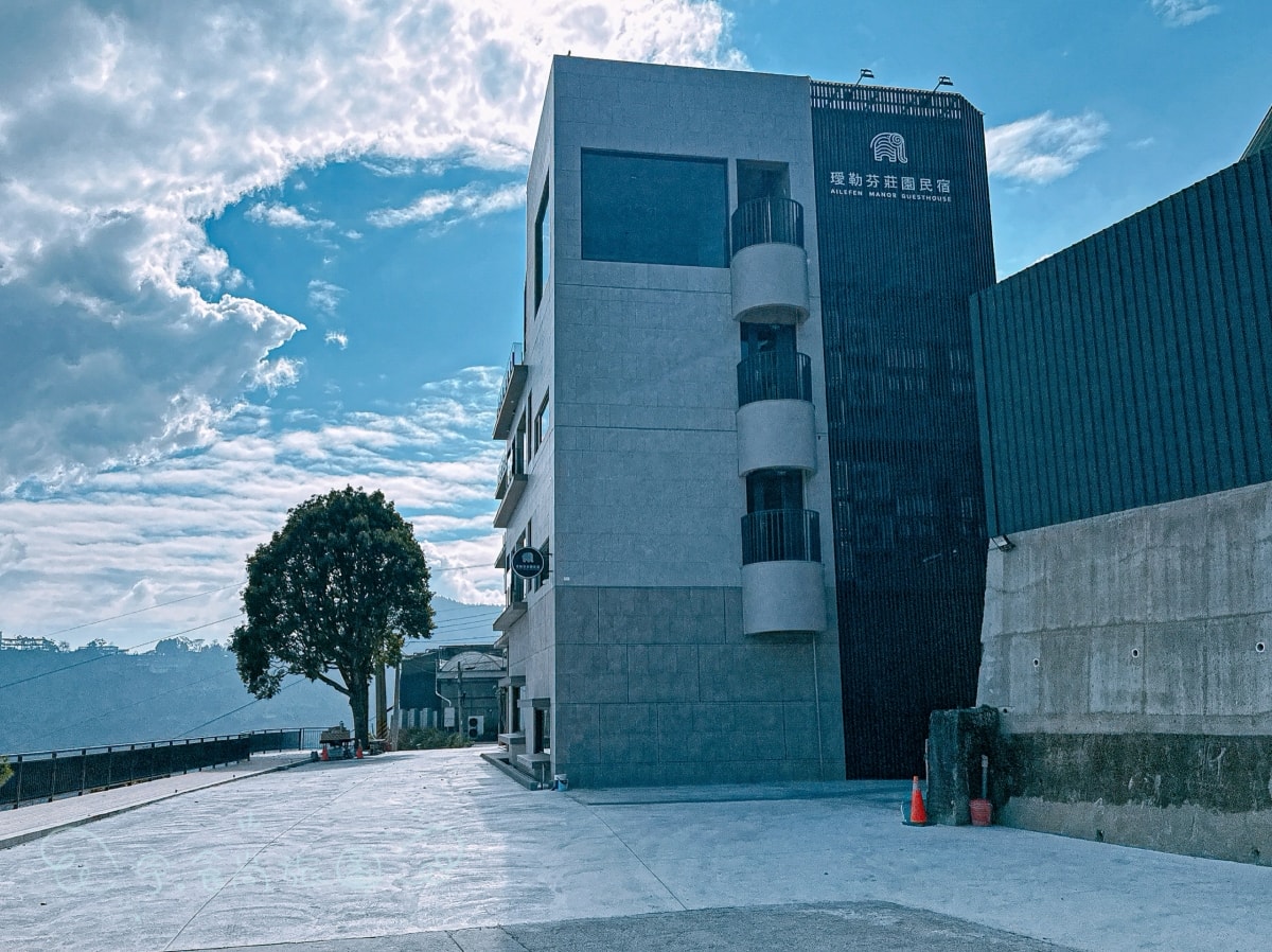嘉義住宿｜璦勒芬莊園民宿｜2026年1月新開幕阿里山隙頂景觀民宿，溫水泳池×山景家庭房×精緻午茶×飯店級早餐，住在山與雲之間的質感假期