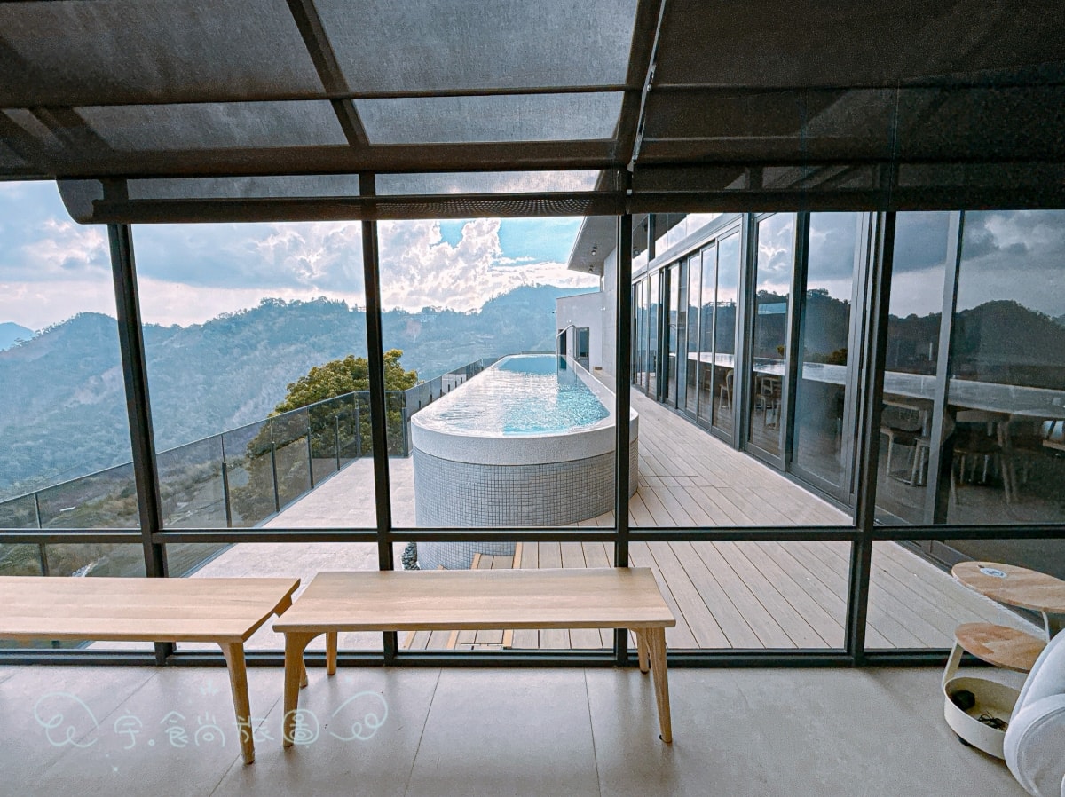 嘉義住宿｜璦勒芬莊園民宿｜2026年1月新開幕阿里山隙頂景觀民宿，溫水泳池×山景家庭房×精緻午茶×飯店級早餐，住在山與雲之間的質感假期
