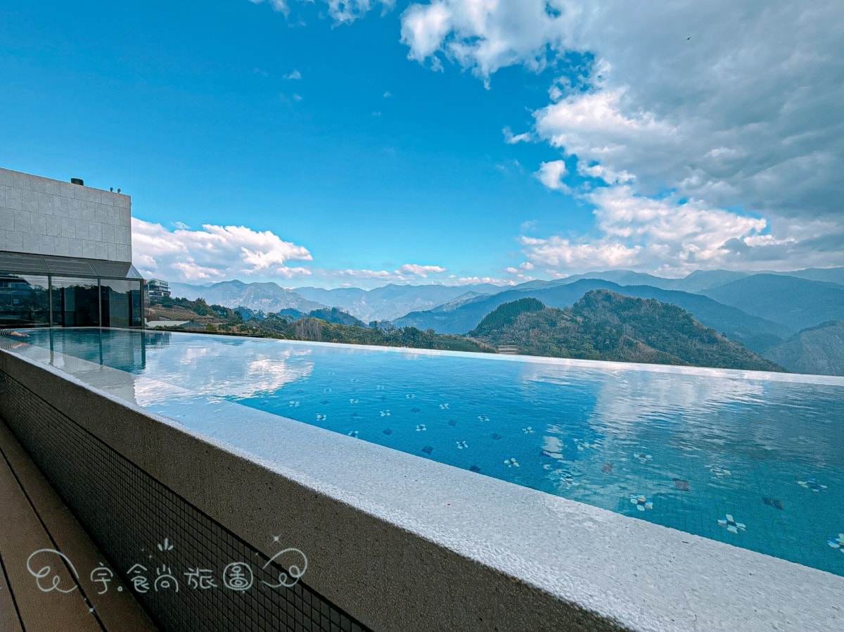 嘉義住宿｜璦勒芬莊園民宿｜2026年1月新開幕阿里山隙頂景觀民宿，溫水泳池×山景家庭房×精緻午茶×飯店級早餐，住在山與雲之間的質感假期