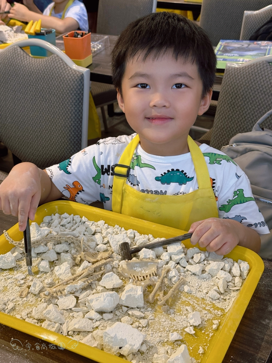 【2026新北三峽住宿推薦】大板根森林溫泉酒店開箱｜一泊二食Buffet、森林溫泉、豪華三人房、恐龍DIY，全台唯一低海拔原始森林親子飯店